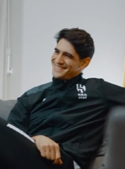 احتفال ياسين بونو بجائزة أفضل حارس مرمى في إفريقيا … شاهد بالفيديو