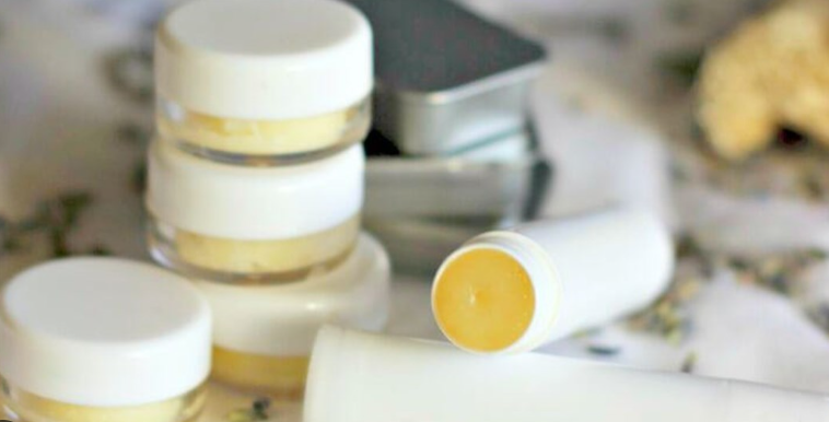 مرطب شفاه طبيعي يعيد الشفاه لتصبح كالأطفال