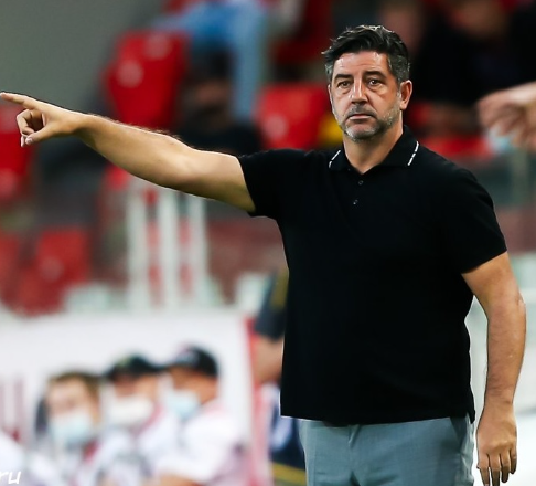 روي فيتوريا.. راتب ضخم ونتائج مخيبة