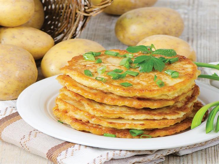 فطائر البطاطس في الطاسة بدون دقيق الحل المثالي لوجبة العشاء