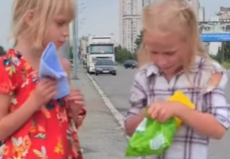 مساعدة الآخرين: واجب إنساني و طريق للسعادة….شاهد بالفيديو