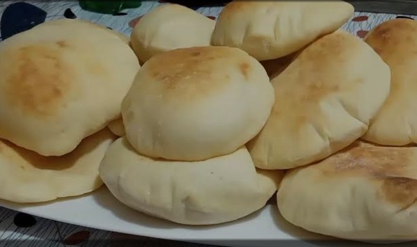 طريقه عمل العيش الشامي بأقل التكاليف والمكونات في المنزل