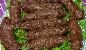 هتعمليها أحلى من الحاتي.. طريقة عمل أطعم وألذ كفتة مشوية في الفرن