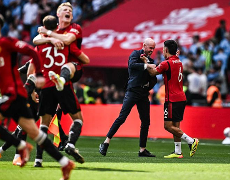 مانشستر يونايتد يتوج بطلاً لكأس الاتحاد الإنجليزي بعد هزيمة مانشستر سيتي في نهائي مثير