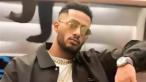 مش مرجلة تضرب عيل صغير.. رواد السوشيال ميديا ينتقدون تصرف محمد رمضان