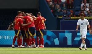 إسبانيا تهزم أوزبكستان في منافسات كرة القدم