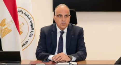 وزير الري يتابع إزالة تعديات بحر مويس ويأمر بفصل حد مساحي