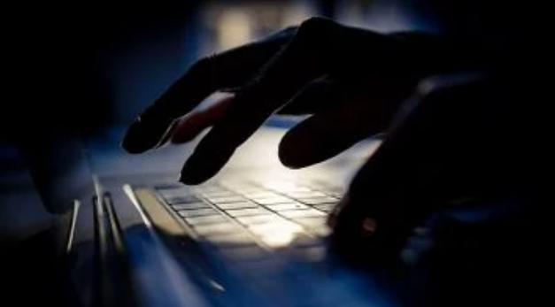 خدعة الكريسماس: احذر الاحتيال الإلكتروني على حسابك البنكي