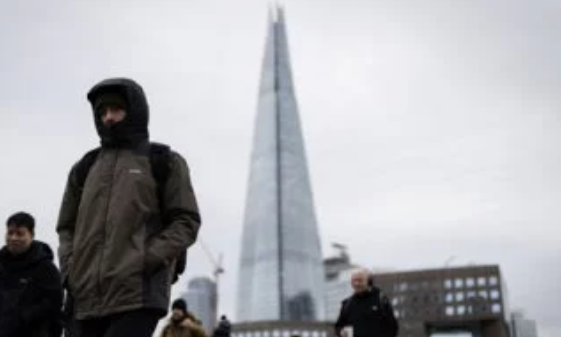 العاصفة إيوين تضرب المملكة المتحدة بقوة غير مسبوقة