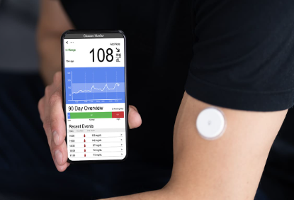 أجهزة مراقبة السكر المتصلة بالهواتف الذكية: فوائدها، مخاطر التنبيهات المفقودة، ونصائح لضمان أمانها