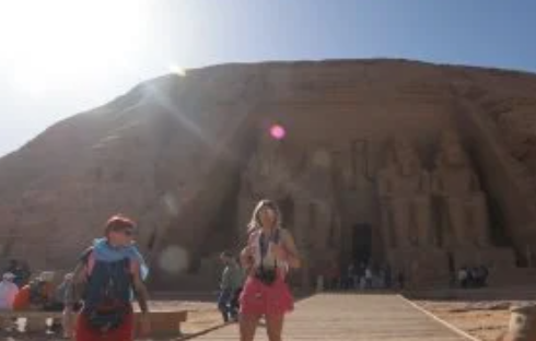 رواج السياحة في معبد أبو سمبل يجذب أنظار العالم