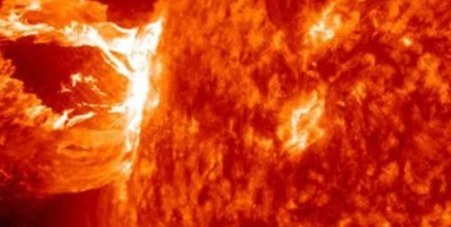 عاصفة شمسية ضخمة تهدد بانقطاع الكهرباء والاتصالات