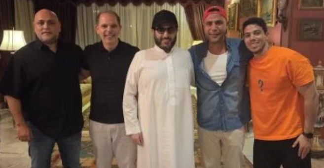 تركي آل الشيخ يزور عادل إمام: بصحة جيدة وشربنا شاي العروسة