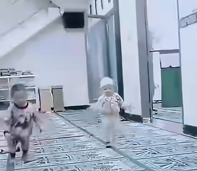 ظهور شىء غريب أثناء تصوير فيديو في أحد المساجد …شاهد الفيديو