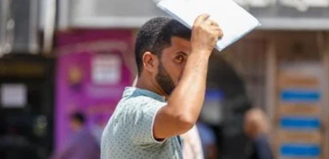 طقس اليوم في مصر: أجواء حارة ونشاط رياح وارتفاع الأمواج