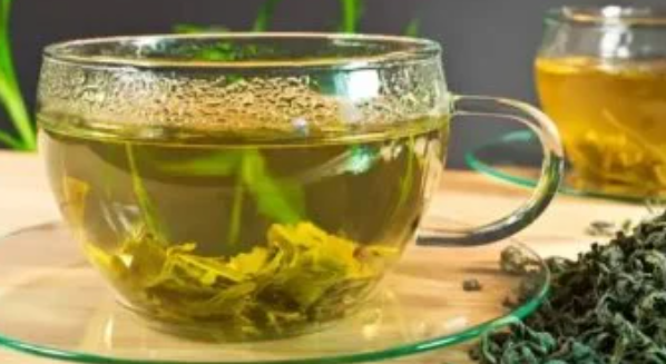 فوائد الشاي الأخضر لتساقط الشعر وطريقة استخدامه