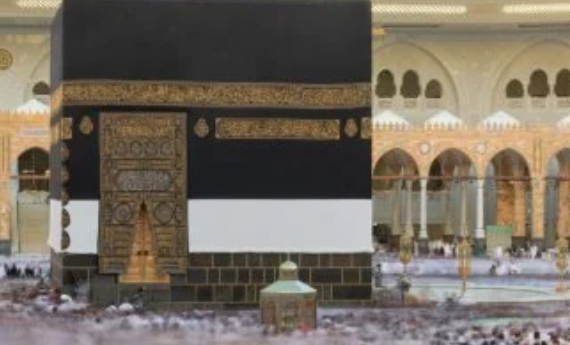 السعودية تسمح لحاملي جميع التأشيرات بأداء العمرة