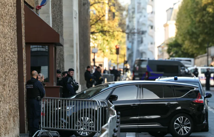 تفاصيل سجن ساركوزي في باريس ومساحة زنزانته