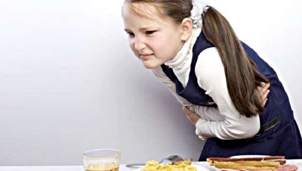 أم تكتشف مفاجأة غير متوقعة داخل علبة فول أثناء تجهيز الفطار… وتشارك تجربتها لتنبيه الآخرين