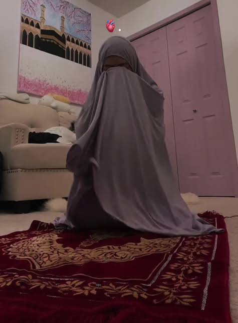 “قصة فتاة واجهت موقفًا صعبًا أثناء الصلاة… ودروس مهمة في الأمان المجتمعي”