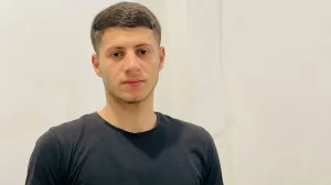 قل متاع الدنيا قليل".. شاب مصري يضرب أروع أمثلة الأمانة ويعيد 850 ألف جنيه لأصحابها ويرفض المكافأة